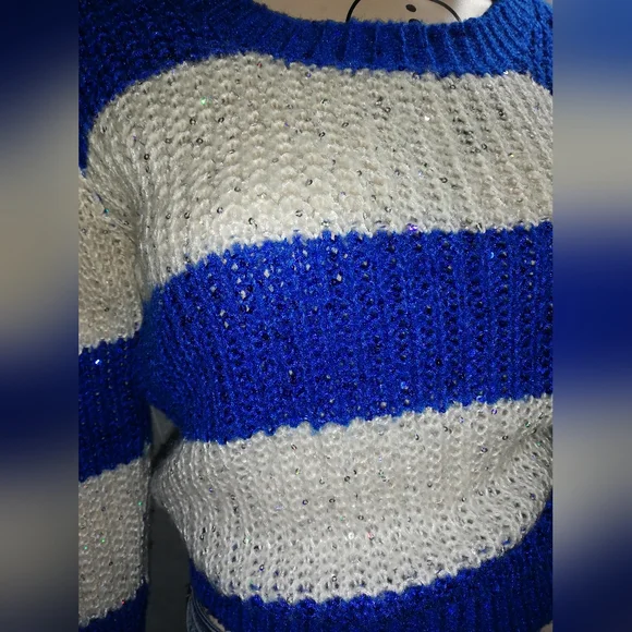 Sweater small medium - Picture 3 of 3